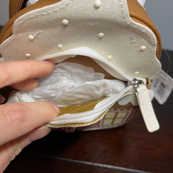 Bath and Body Works Holiday 2023 Gingerbread House Cosmetic backpack New w/Tags! - Picture 5 of 9